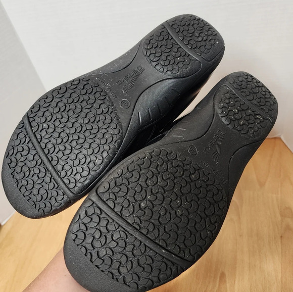 Dansko Black Leather Nora Slip On Clogs nursing shoes wome size EU 40. - Picture 2 of 12